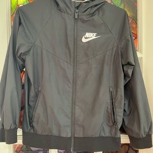Boys Nike lined windbreaker.